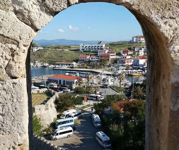 Bozcaada Lara Butik 3*